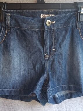 Mudd Juniors Denim Shorts Size 17 Blue Medium Wash Mid Rise 5-Pocket Embroidered